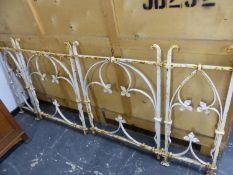 A PAIR OF WHITE PAINTED IRON GARDEN GATES, EACH WROUGHT WITH TREFOIL BARS SPROUTING IVY LEAVES. 90 x