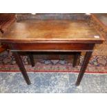 A GEORGE III MAHOGANY TEA TABLE, THE RECTANGULAR TOP OPENING ON SINGLE GATE ABOVE CHANNELLED