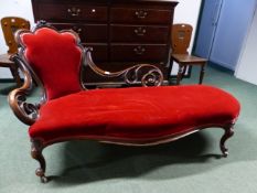 A CARVED MAHOGANY VICTORIAN SHOW FRAME CHAISE LOUNGE W 168cms