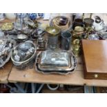 A CASED CANTEEN OF CUTLERY, VARIOUS SILVER PLATED WARES TO INCLUDE TRAYS, CUTLERY, TABLE WARE AND