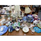 A QUANTITY OF ANTIQUE AND LATER CHINA WARE, TO INCLUDE BLUE AND WHITE STAFFORDSHIRE, A TRENT