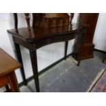 A LATE 19th C. MAHOGANY CONSOLE TABLE, THE SERPENTINE FRONT EDGE AND THE SIDES WITH FLUTE AND FLOWE