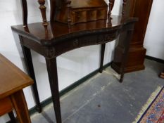 A LATE 19th C. MAHOGANY CONSOLE TABLE, THE SERPENTINE FRONT EDGE AND THE SIDES WITH FLUTE AND FLOWE