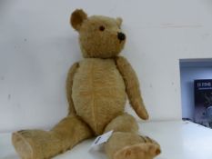 A LARGE VINTAGE JOINTED TEDDY BEAR.