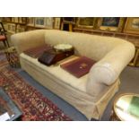 A VICTORIAN OAK CHESTERFIELD SETTEE, LATER CASTORS W 210cms