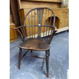 A LOW BACKED ANTIQUE WINDSOR CHAIR WITH TRIPLE PIERCED SPLAT FLANKED BY THREE STICKS, THE SADDLE SE