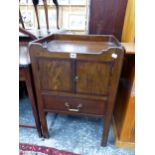 A GEORGIAN MAHOGANY TRAY TOP NIGHT STAND.