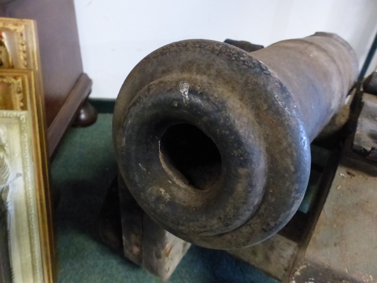 A PAIR OF ANTIQUE CANNONS ON WOODEN CARRIAGES, THE BARRELS. W 72cms. THE BARREL MOUTH. Dia. 5.5cms. - Image 6 of 8