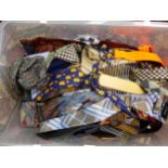 A QUANTITY OF VINTAGE GENTLEMANS NECK TIES.