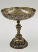 A EDWARDIAN SILVER HALLMARKED TAZZA WITH LION MASK DECORATION, DATED 1907 LONDON. HEIGHT 15.5cms,