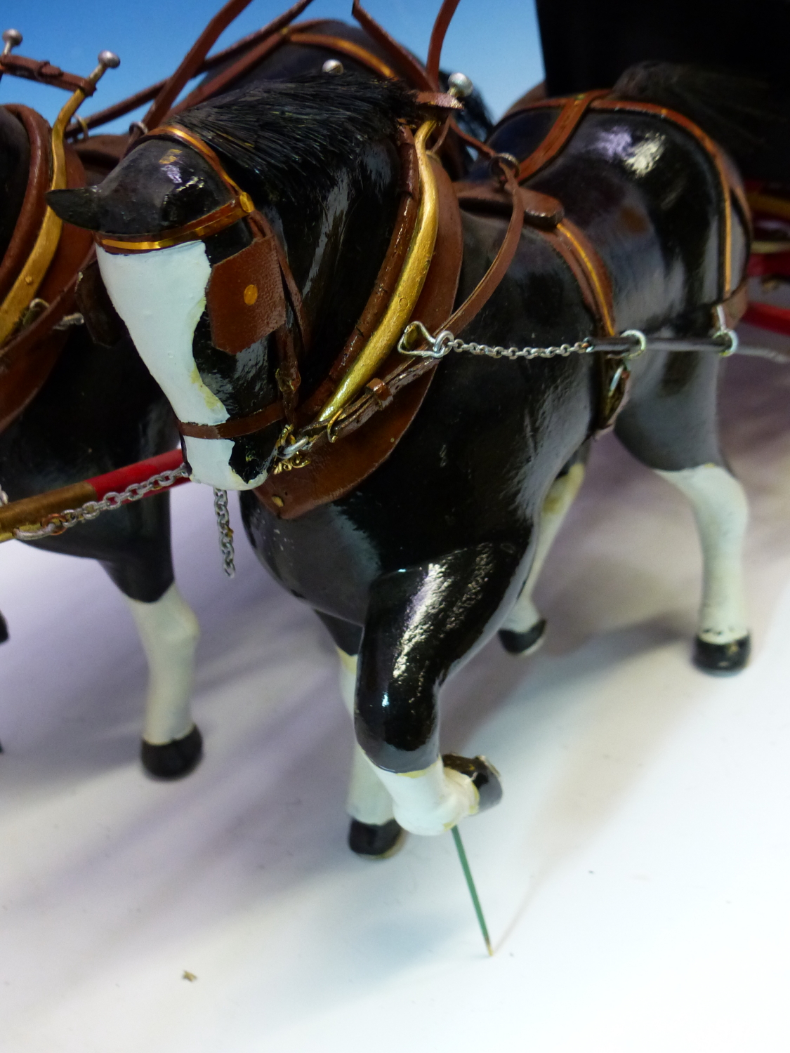 A HAND BUILT MODEL OF A VICTORIAN STAGECOACH CARRIAGE WITH TWO HORSE TEAM AND DRIVER. APPROX - Image 6 of 9