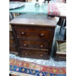 AN OAK THREE DRAWER CHEST WITH KNOB HANDLES.