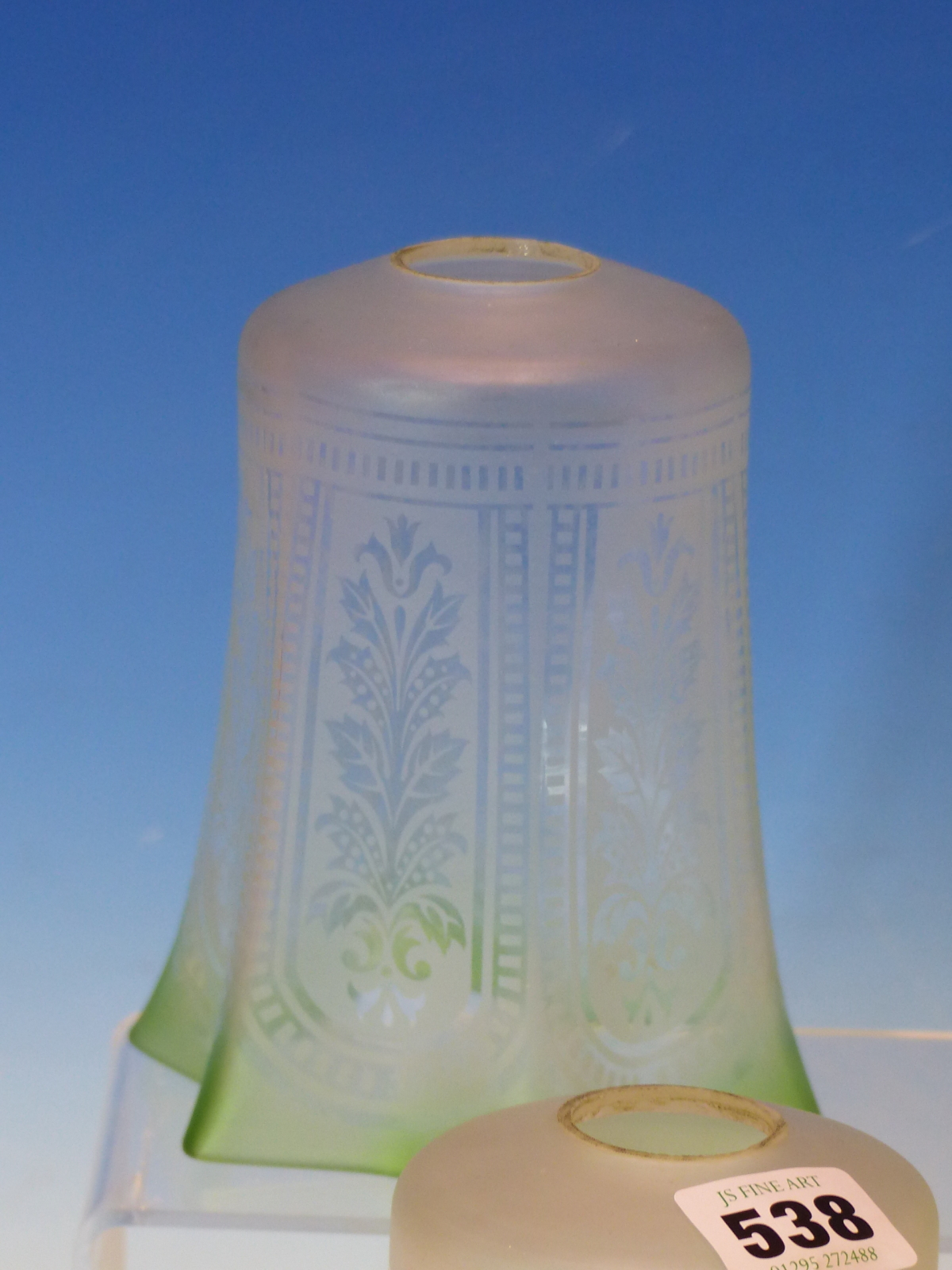 A SET OF FOUR ETCHED GLASS SHADES WITH GREEN TINTED HEXAFOIL RIMS. H 14cms. - Image 2 of 5