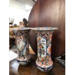 A PAIR OF JAPANESE IMARI VASES.