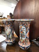 A PAIR OF JAPANESE IMARI VASES.