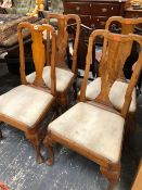 A SET OF FOUR GEORGIAN ELM DINING CHAIRS ON CABRIOLE FORE LEGS.