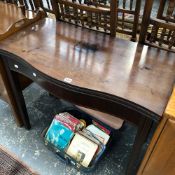 A GEORGE III MAHOGANY SERPENTINE FOLD OVER TEA TABLE.