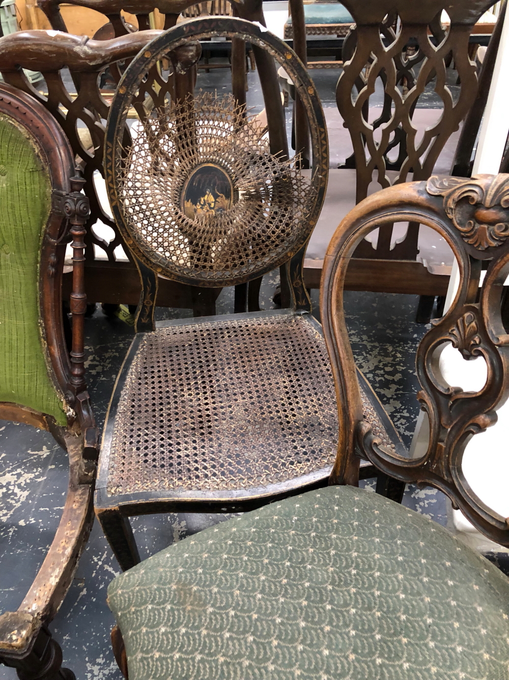 AN EDWARDIAN REGENCY STYLE CHINOISERIE SIDE CHAIR AND A VICTORIAN CARVED WALNUT SIDE CHAIR.