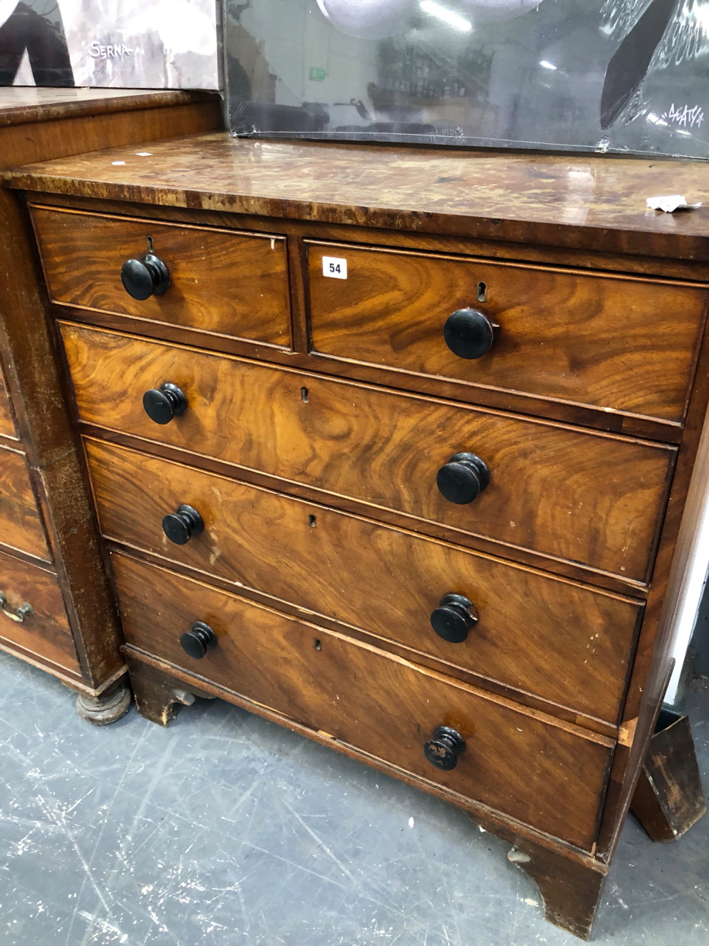 A VICTORIAN MAHOGANY CHEST OF DRAWERS.