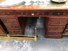 A GEORGIAN STYLE TWIN PEDESTAL DESK.