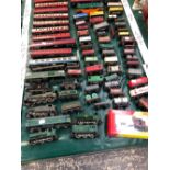 A SMALL COLLECTION OF OO GAUGE LOCOMOTIVES CARRIAGES AND ROLLING STOCK