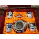 AN ORIENTAL TEA SET IN BOX.