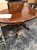 A VICTORIAN MAHOGANY LOOE TABLE.