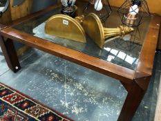 A LARGE GLASS TOP COFFEE TABLE.