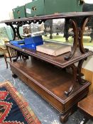 A THREE TIER VICTORIAN MAHOGANY BUFFET TABLE WITH CARVED SCROLL SUPPORTS AND INTEGRATED DRAWERS.