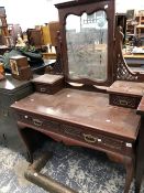 AN EDWARDIAN MAHOGANY DRESSING TABLE.