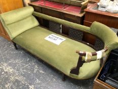 A VICTORIAN CHAISE LOUNGE.