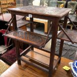 AN INTERESTING EDWARDIAN AESTHETIC OCCASIONAL TABLE WITH FOLD OUT LEAVES.
