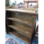 AN EARLY 20th C. OAK OPE BOOKCASE WITH TWO ADJUSTABLE SHELVES. W 106 x D 27 x H 118cms TOGETHER WITH