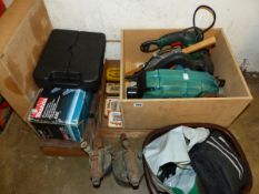 QUANTITY OF TOOLS AND FIXINGS