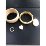 VINTAGE CARVED IVORY JEWELLERY TO INCLUDE BANGLES, PENDANTS AND A RING
