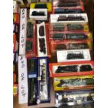A COLLECTION OF HORNBY, LIMA AND BACHMANN OO GAUGE LOCOMOTIVES AND ENGINES MOSTLY BOXED
