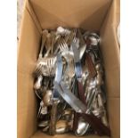 A COLLECTION OF KINGS PATTERN SILVER PLATED CUTLERY, AND OTHER VARIOUS FLATWARE.