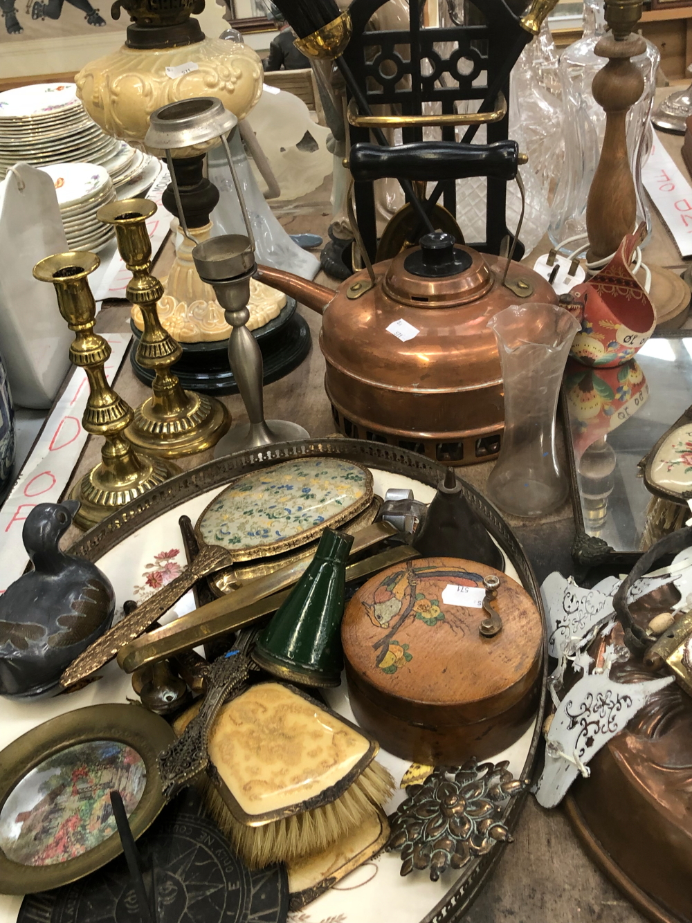 A VICTORIAN OIL LAMP, CANDLESTICKS, PLATED AND OTHER METAL WARES, A LETTER RACK, GLASSWARES ETC. - Image 2 of 5