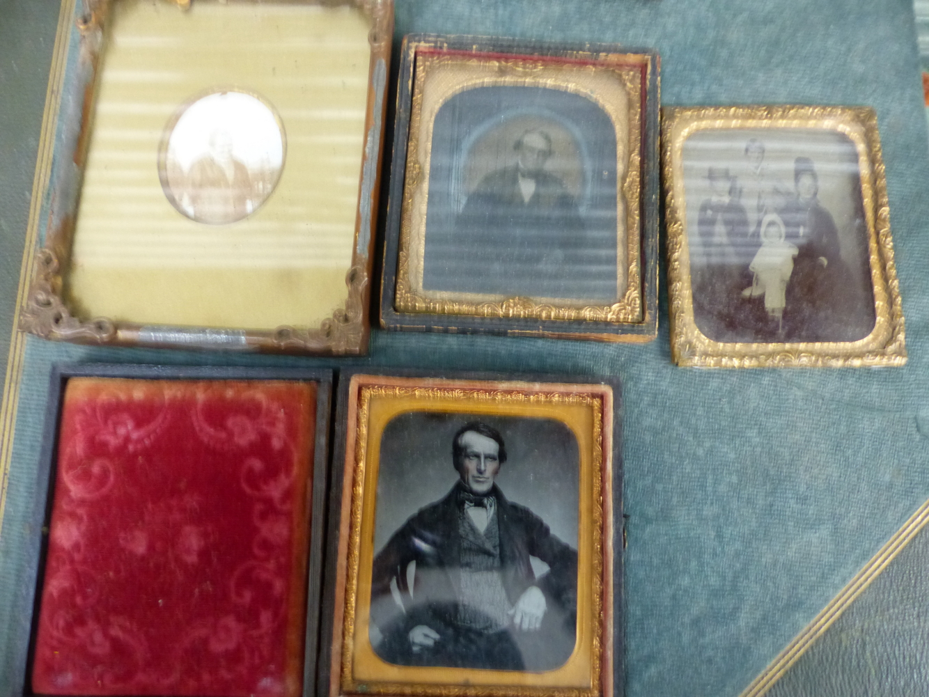 A VICTORIAN OPTICAL VIEWER DEPICTING HARLECH CASTLE TOGETHER WITH A SET OF GEORGIAN STEEL SUGAR - Image 8 of 10