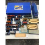 A HORNBY DUBLO BOXED TRAIN SET, VARIOUS BOXED ROLLING STOCK, ACCESSORIES ETC.