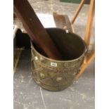 AN ANTIQUE COPPER AND BRASS COAL BUCKET.