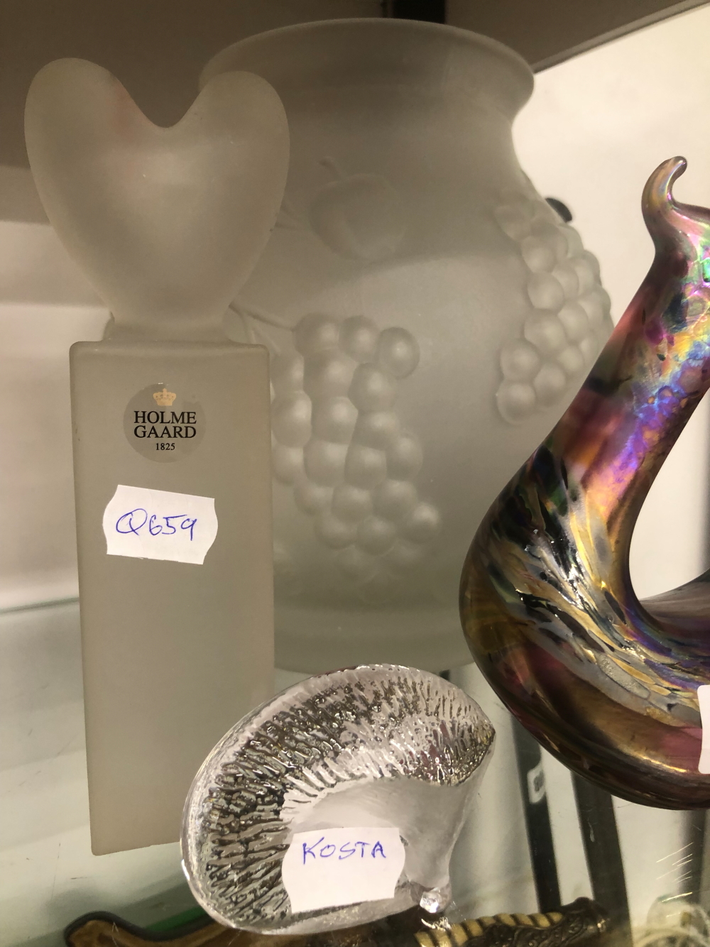 A KOSTA GLASS HEDGEHOG, A HEATON ART GLASS SCULPTURE, A HOLME GAARD FROSTED ORNAMENT AND A LARGE - Image 3 of 3