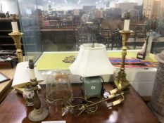 VARIOUS TABLE LAMPS.