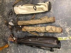 A SMALL COLLECTION OF VINTAGE WOODSHAFT AND LATER GOLF CLUBS.