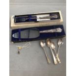 A SILVER HANDLED CAKE SLICE AND PICKLE FORK, FOUR SILVER TEA SPOONS AND A VINTAGE SPIDER AND WEB
