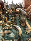 A QUANTITY OF CARVED HORN ANIMALS.