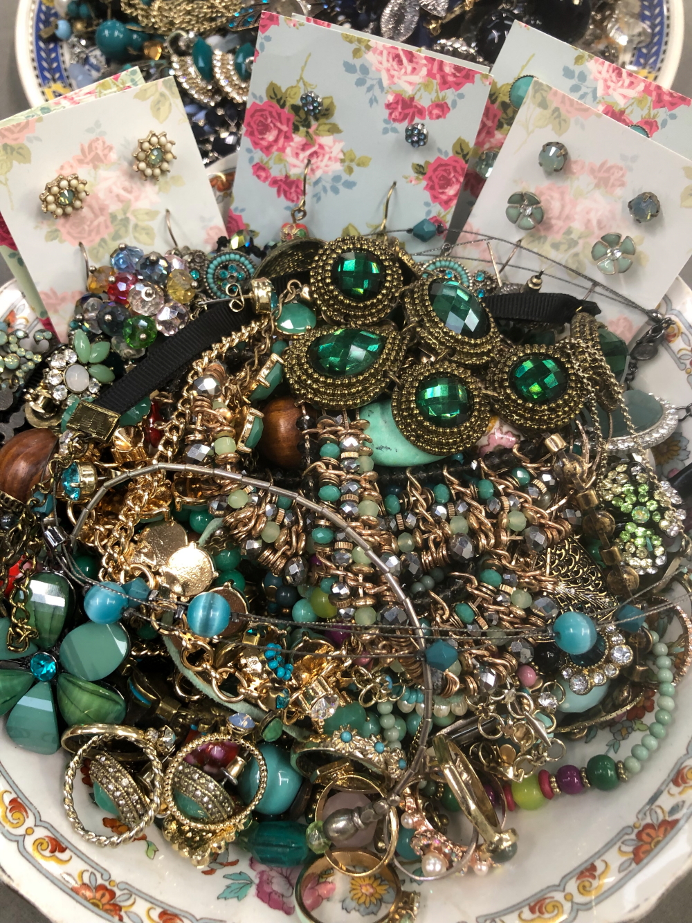 A QUANTITY OF MODERN COSTUME JEWELLERY PREDOMINATELY GREEN AND BLUE TONES.