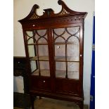 EDWARDIAN MAHOGANY CHIPPENDALE STYLE DISPLAY CABINET.