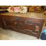 AN 18th CENTURY OAK COFFER.