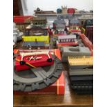 A COLLECTION OF MOSTLY BOXED HORNBY TRIANG TRACKSIDE BUILDINGS AND ACCESSORIES.